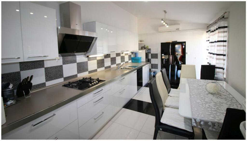 Mikelin Apartment Primosten Exterior photo